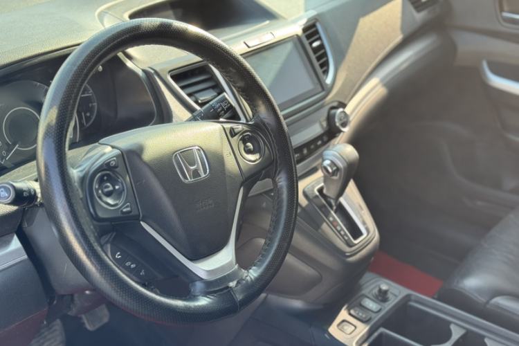 Used Honda CR-V 2015 2.4L four-wheel drive luxury version Interior 3