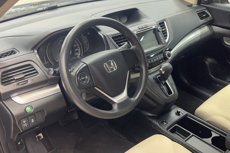 Used Honda CR-V 2015 2.0L two-wheel drive urban version Interior 3