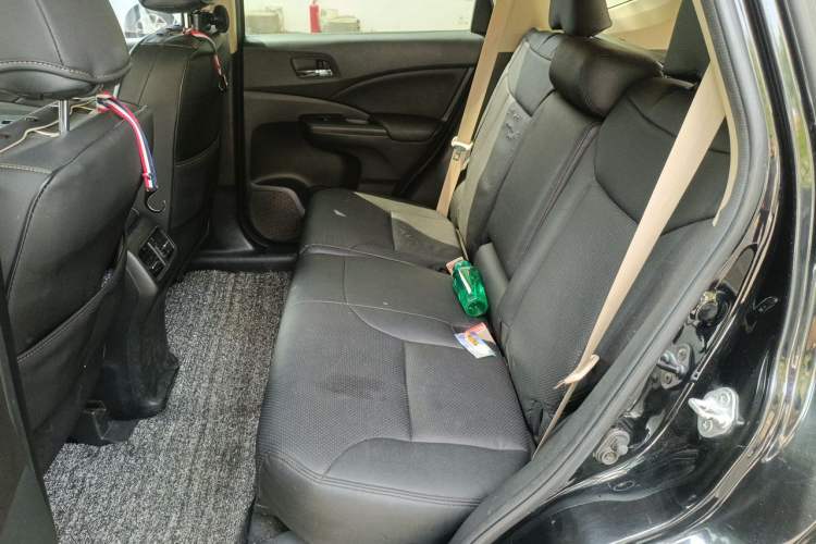 Used Honda CR-V 2015 2.0L two-wheel drive Fashion Edition Interior 4