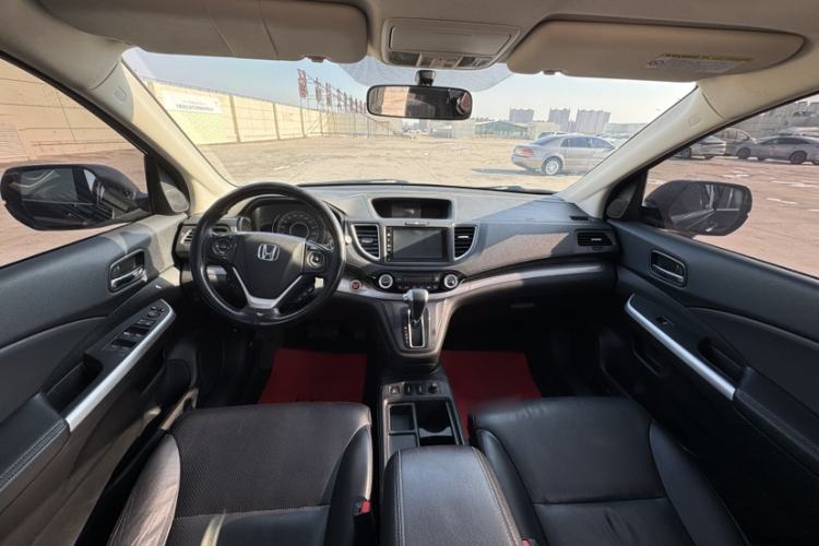 Used Honda CR-V 2015 2.4L four-wheel drive luxury version Interior 4