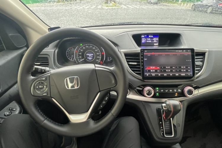 Used Honda CR-V 2015 2.0L two-wheel drive Fashion Edition Interior 4