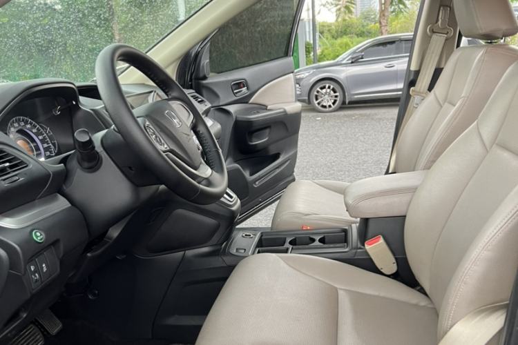 Used Honda CR-V 2015 2.0L two-wheel drive Fashion Edition Interior 5