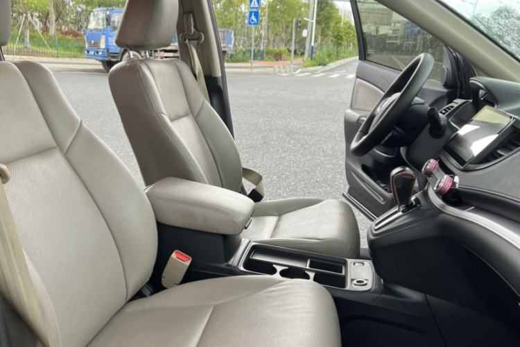 Used Honda CR-V 2015 2.0L two-wheel drive Fashion Edition Interior 6