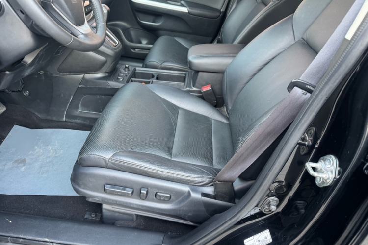 Used Honda CR-V 2015 2.4L four-wheel drive luxury version Interior 8
