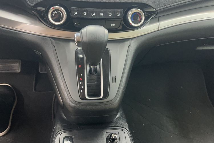 Used Honda CR-V 2015 2.0L two-wheel drive urban version Interior 9