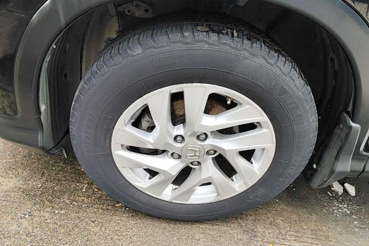 Used Honda CR-V 2015 2.4L two-wheel drive luxury version Left Front Wheel Hub