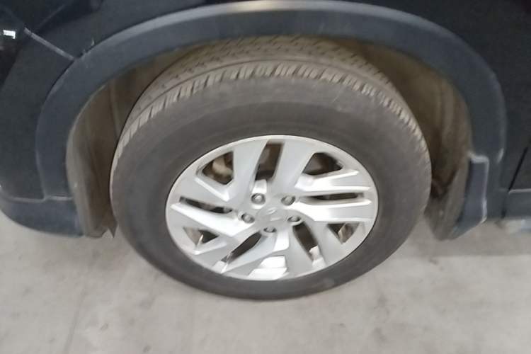 Used Honda CR-V 2015 2.4L two-wheel drive luxury version Left Front Wheel Hub