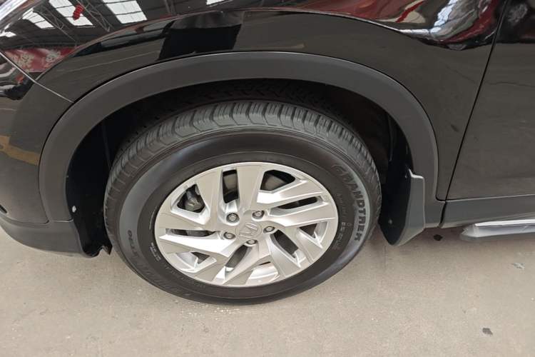 Used Honda CR-V 2015 2.4L four-wheel drive luxury version Left Front Wheel Hub
