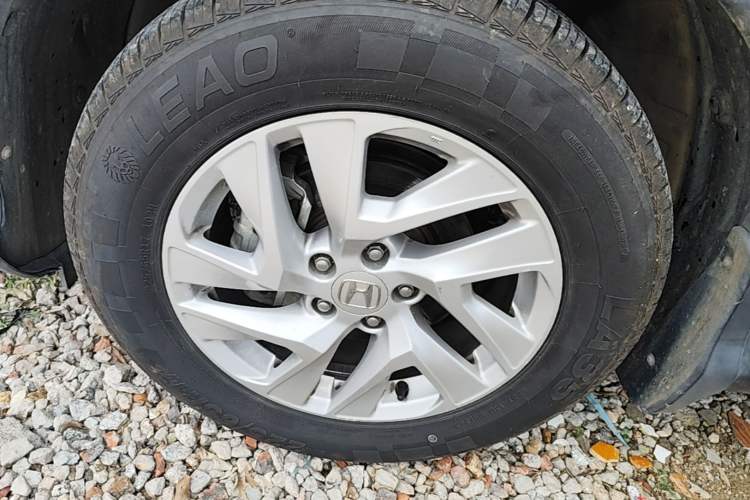 Used Honda CR-V 2015 2.4L two-wheel drive luxury version Left Front Wheel Hub