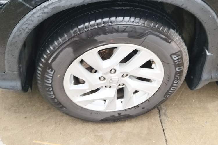 Used Honda CR-V 2015 2.4L two-wheel drive luxury version Left Front Wheel Hub