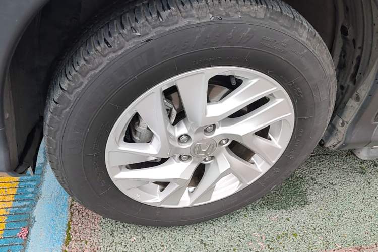 Used Honda CR-V 2015 2.4L two-wheel drive luxury version Left Front Wheel Hub