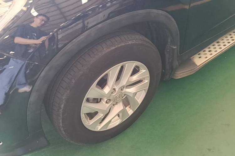 Used Honda CR-V 2015 2.4L two-wheel drive luxury version Left Front Wheel Hub