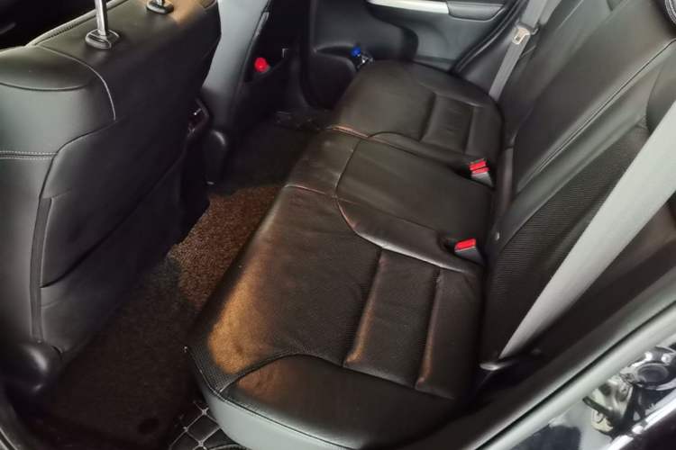 Used Honda CR-V 2015 2.4L two-wheel drive luxury version Left Rear Seat