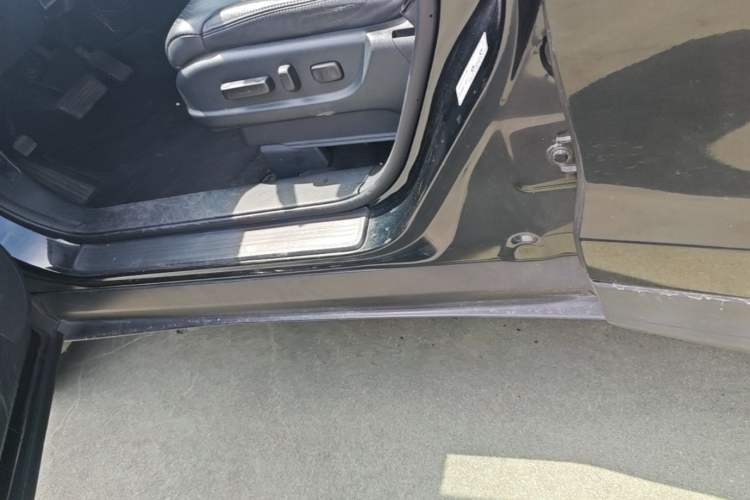 Used Honda CR-V 2015 2.4L two-wheel drive luxury version Left Side Sill