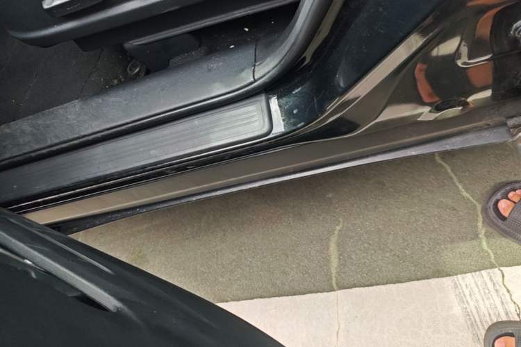 Used Honda CR-V 2015 2.4L two-wheel drive luxury version Left Side Sill