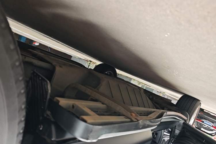 Used Honda CR-V 2015 2.4L four-wheel drive luxury version Left Side Sill