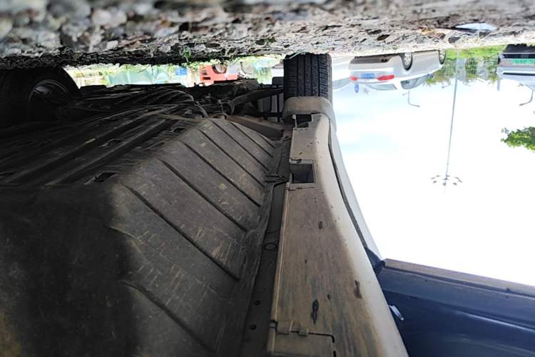 Used Honda CR-V 2015 2.4L two-wheel drive luxury version Left Side Sill