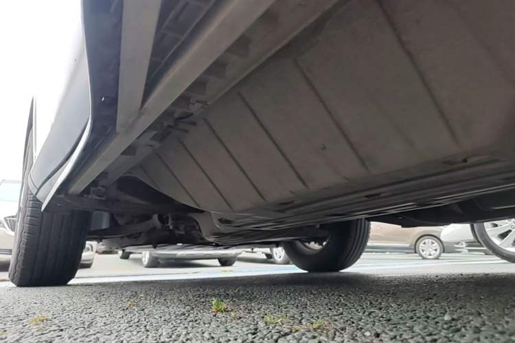 Used Honda CR-V 2015 2.4L two-wheel drive luxury version Left Side Sill