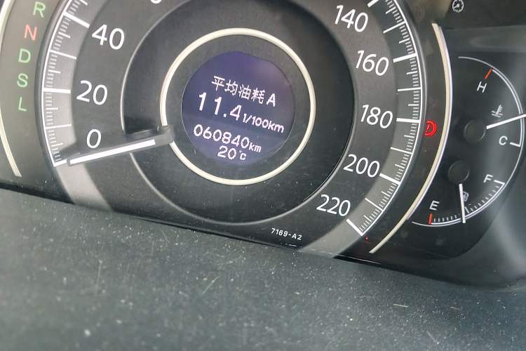 Used Honda CR-V 2015 2.4L two-wheel drive luxury version Odometer Close Up