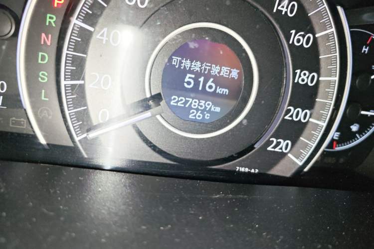 Used Honda CR-V 2015 2.4L four-wheel drive luxury version Odometer Close Up