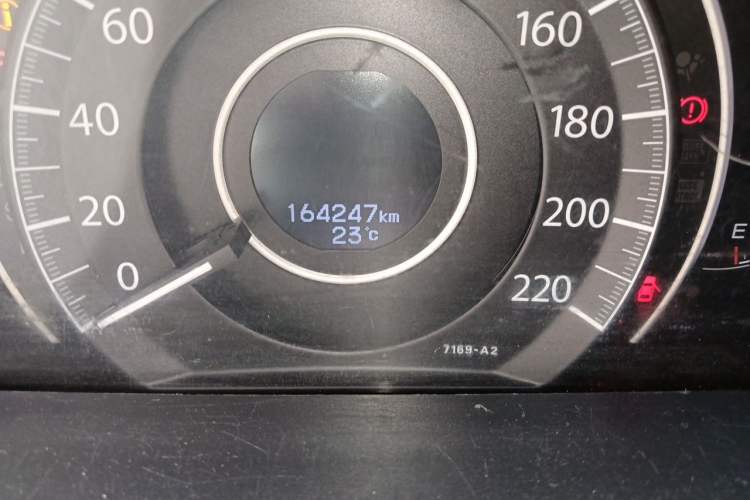 Used Honda CR-V 2015 2.0L two-wheel drive urban version Odometer Close Up