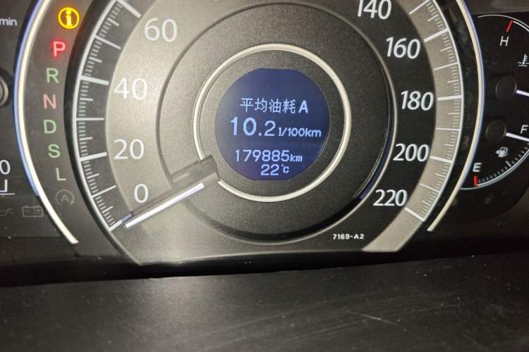 Used Honda CR-V 2015 2.4L two-wheel drive luxury version Odometer Close Up