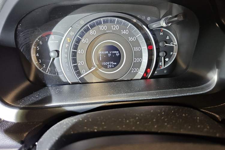 Used Honda CR-V 2015 2.4L two-wheel drive luxury version Odometer Close Up