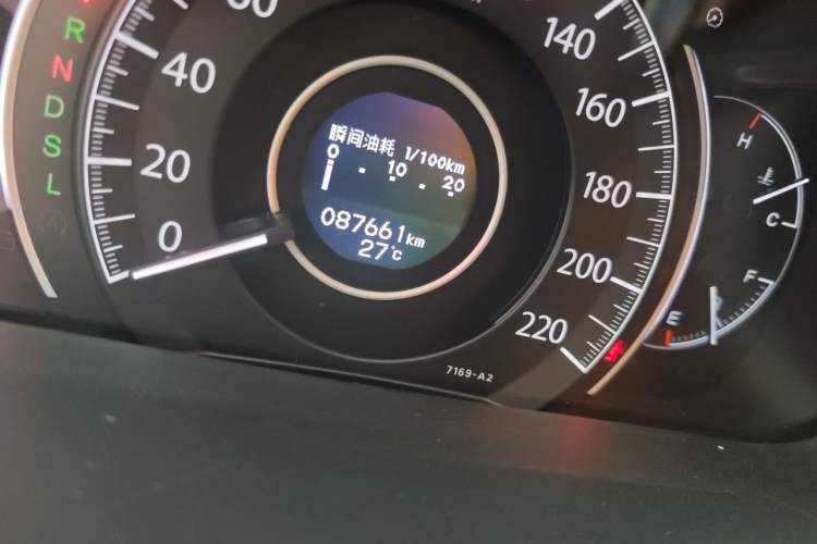Used Honda CR-V 2015 2.0L two-wheel drive Fashion Edition Odometer Close Up
