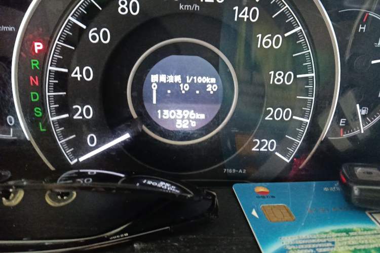 Used Honda CR-V 2015 2.4L two-wheel drive luxury version Odometer Close Up