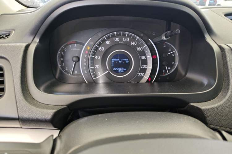 Used Honda CR-V 2015 2.4L two-wheel drive luxury version Odometer Close Up