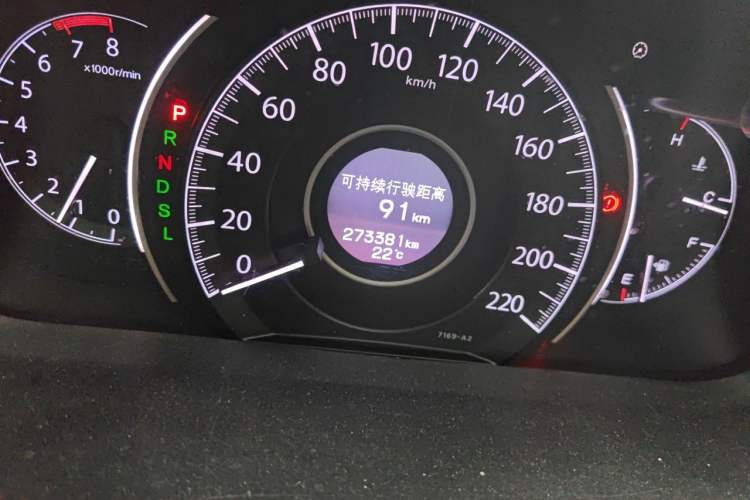 Used Honda CR-V 2015 2.4L four-wheel drive luxury version Odometer Close Up