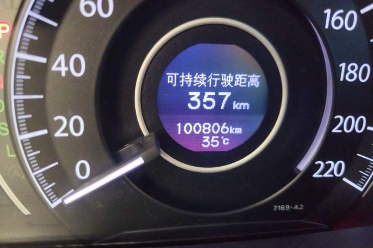 Used Honda CR-V 2015 2.4L two-wheel drive luxury version Odometer Close Up