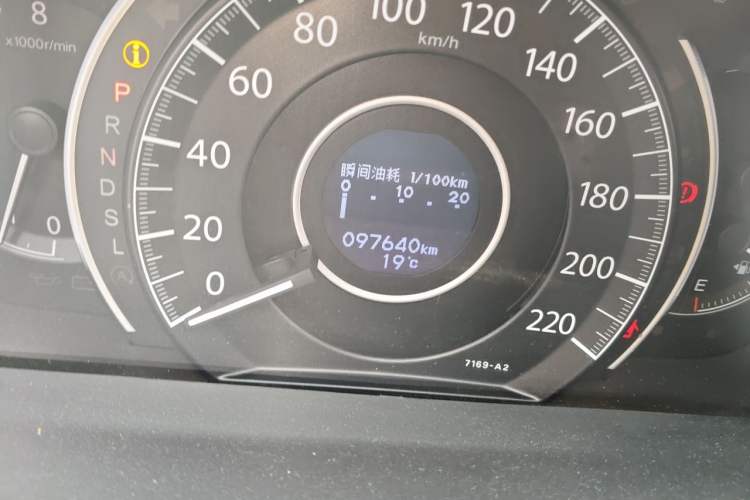 Used Honda CR-V 2015 2.0L two-wheel drive Fashion Edition Odometer Close Up