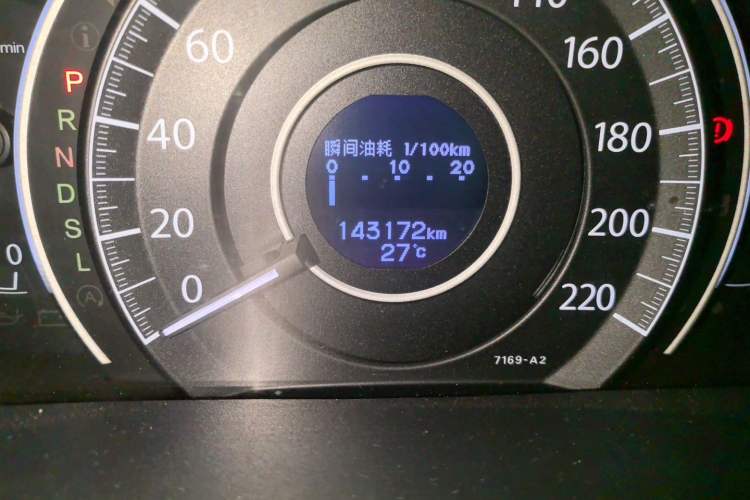 Used Honda CR-V 2015 2.4L two-wheel drive luxury version Odometer Close Up