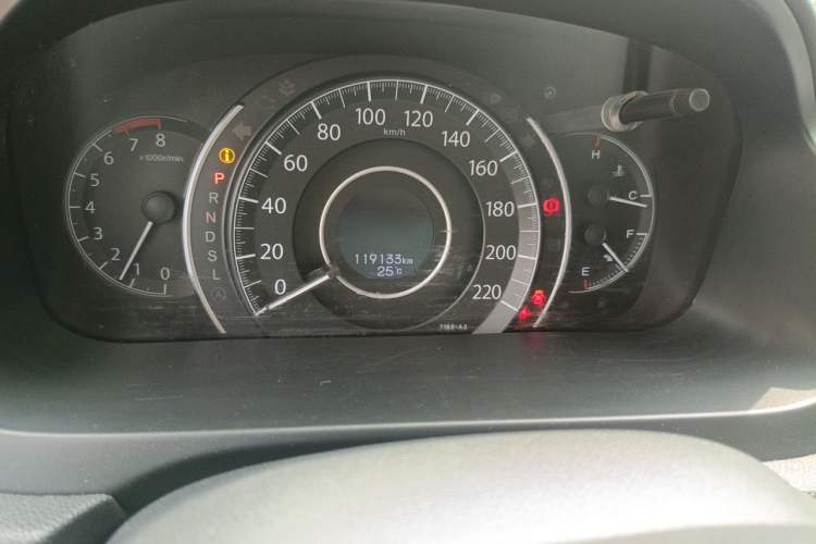 Used Honda CR-V 2015 2.0L two-wheel drive Fashion Edition Odometer Close Up