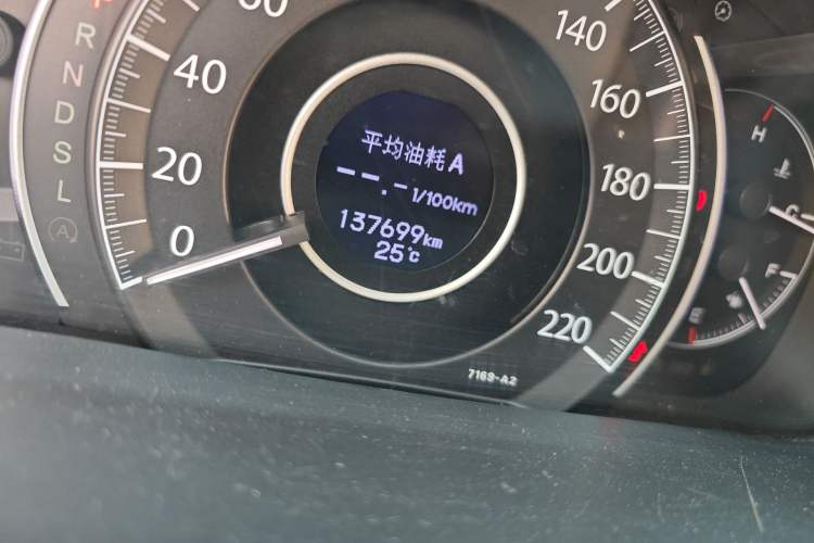 Used Honda CR-V 2015 2.0L Four-Wheel Drive Fashion Edition Odometer Close Up