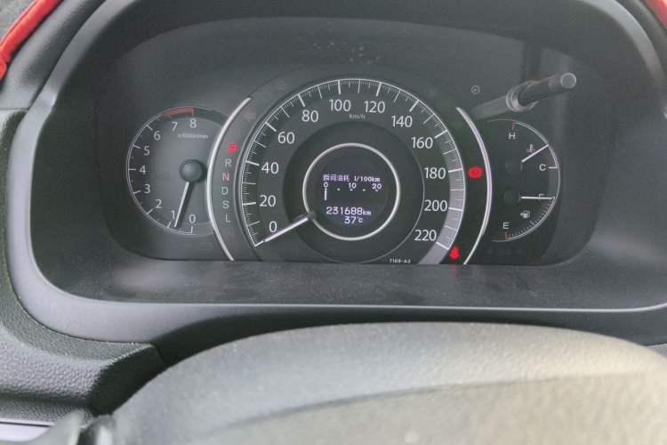Used Honda CR-V 2015 2.4L four-wheel drive luxury version Odometer Close Up