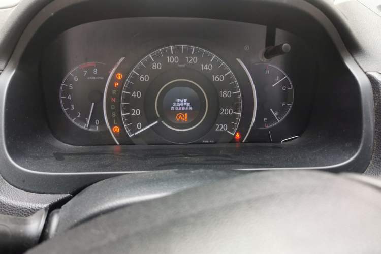 Used Honda CR-V 2015 2.4L four-wheel drive luxury version Odometer Close Up