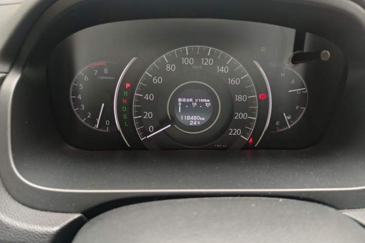 Used Honda CR-V 2015 2.4L four-wheel drive luxury version Odometer Close Up
