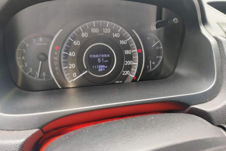 Used Honda CR-V 2015 2.0L two-wheel drive urban version Odometer Close Up