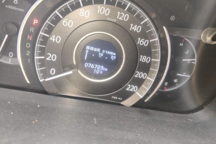 Used Honda CR-V 2015 2.0L 2WD Classic Edition Odometer Close Up