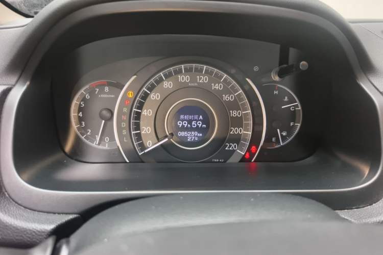Used Honda CR-V 2015 2.0L two-wheel drive urban version Odometer Close Up