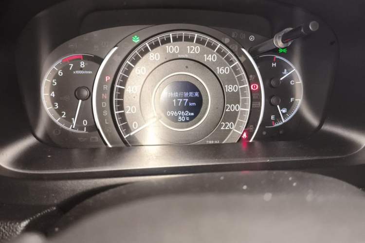 Used Honda CR-V 2015 2.0L two-wheel drive urban version Odometer Close Up