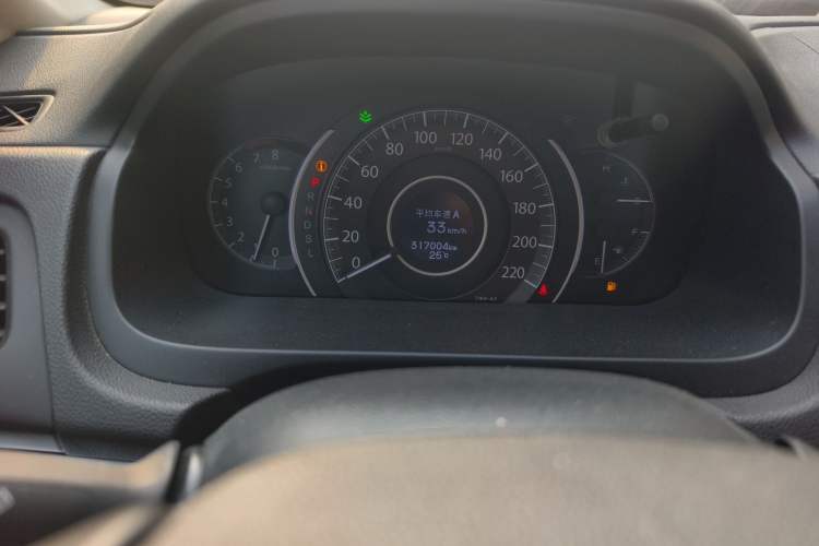 Used Honda CR-V 2015 2.4L four-wheel drive luxury version Odometer Close Up