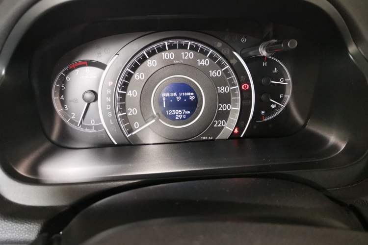 Used Honda CR-V 2015 2.0L two-wheel drive Fashion Edition Odometer Close Up