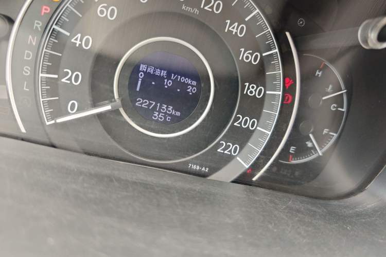 Used Honda CR-V 2015 2.0L Four-Wheel Drive Fashion Edition Odometer Close Up