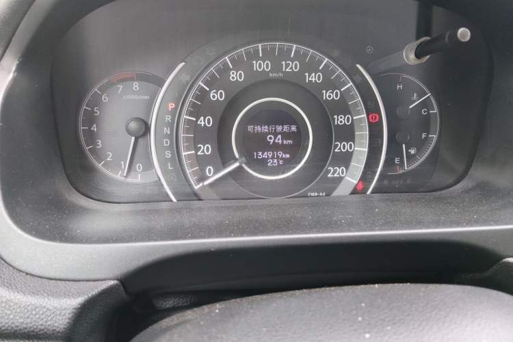 Used Honda CR-V 2015 2.4L four-wheel drive luxury version Odometer Close Up