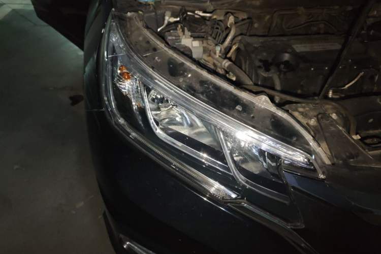 Used Honda CR-V 2015 2.4L two-wheel drive luxury version Right Front Headlight