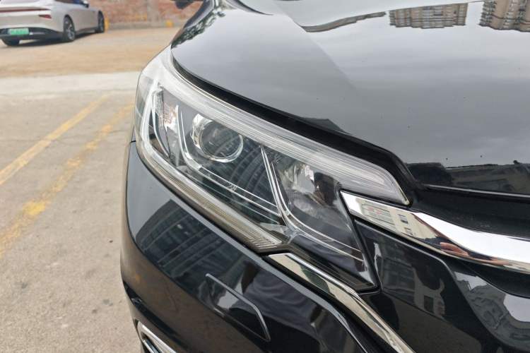 Used Honda CR-V 2015 2.4L Four-Wheel Drive Prestige Edition Right Front Headlight