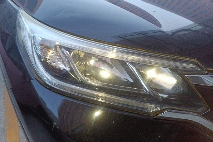 Used Honda CR-V 2015 2.4L two-wheel drive luxury version Right Front Headlight